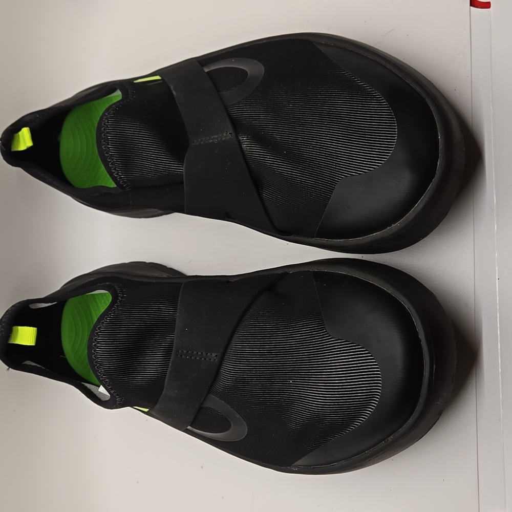 Men's sz 42 Oofos